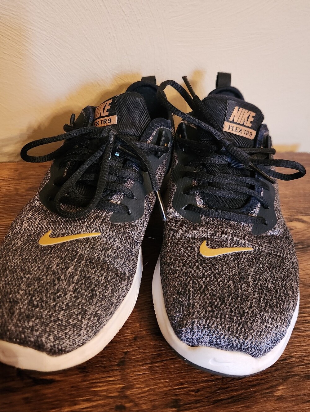 Nike Flex TR9 Grey Knit Sneakers Size 6.5